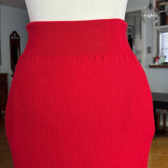 HESPERIOS ♥️ Archimedes Knit Alpaca/Silk Skirt with Pockets in Poppy Red - Picture 9 of 12